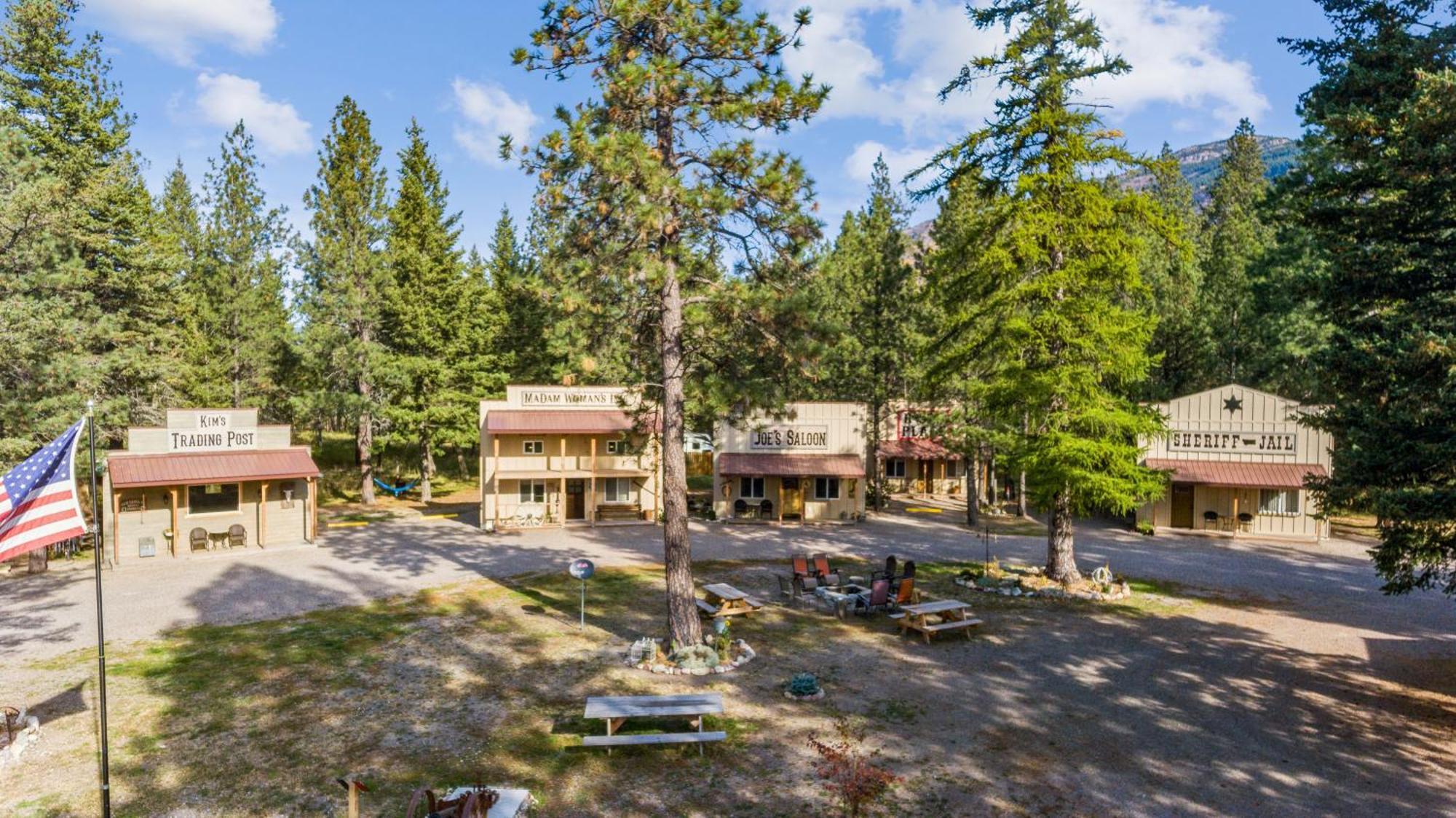 Fort Williamson Glacier Vacation Rentals Columbia Falls Exterior photo